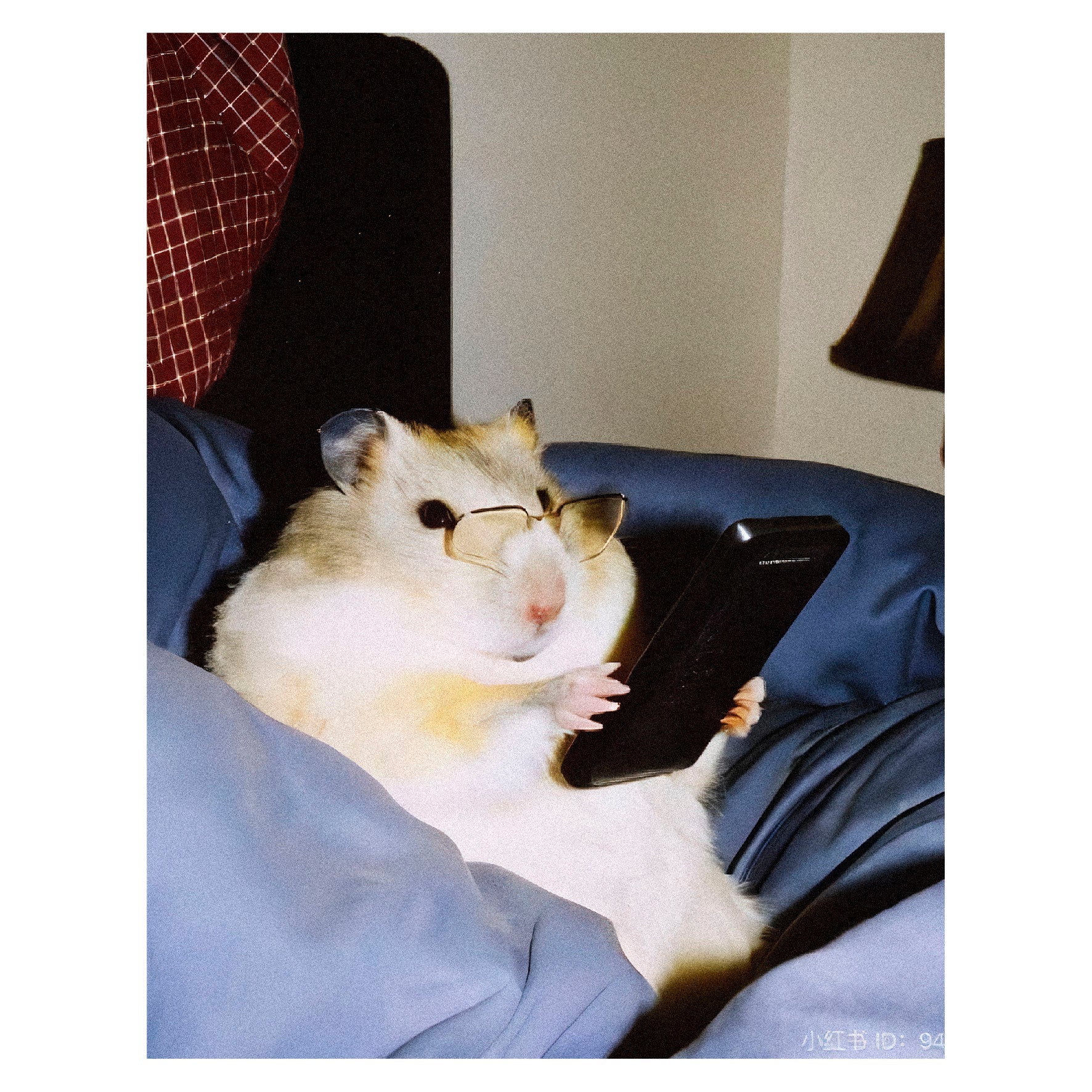 Decorative "Coquette Collection: Mouse doing the Maths" Poster | High - Quality Print | Repositionable Adhesive - Pasquín