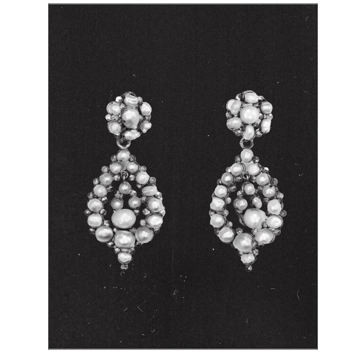 Antique Jewelry Reusable Peel - and - Stick Poster - Pasquín
